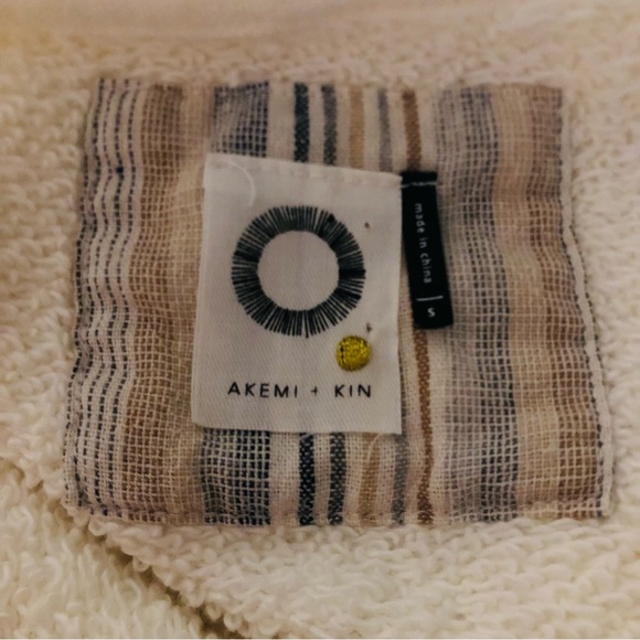 Akemi kin sleeveless off white hoodie front infinity pockets. Size small - Picture 2 of 7